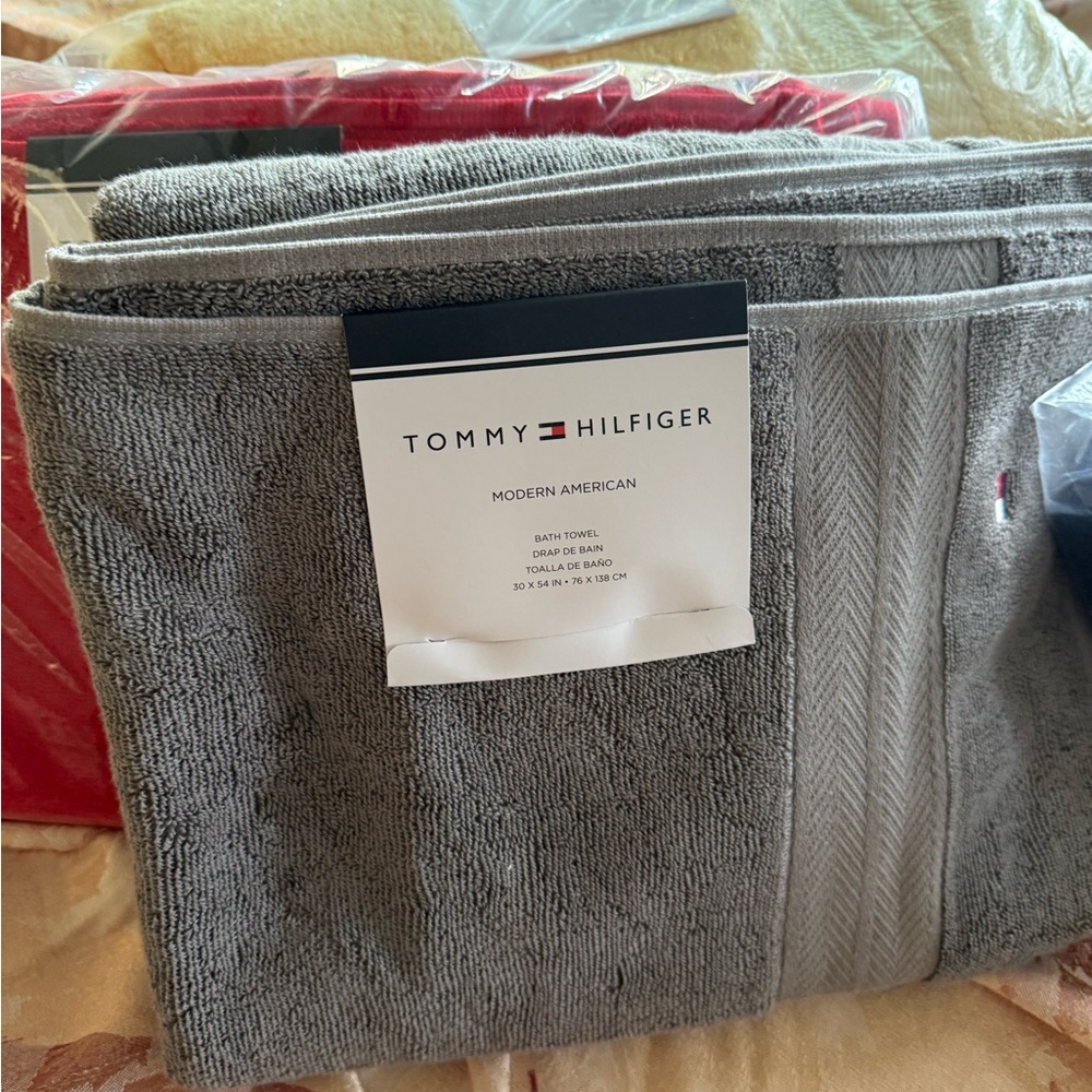 Tommy Hilfiger Classic Gray Bath Towel